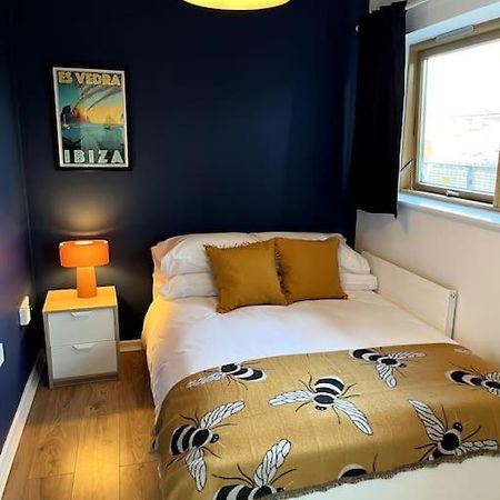 Colourful, Bright And Chic 2 Storey Apartment Manchester Exterior foto
