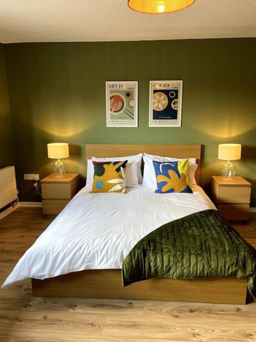 Colourful, Bright And Chic 2 Storey Apartment Manchester Exterior foto